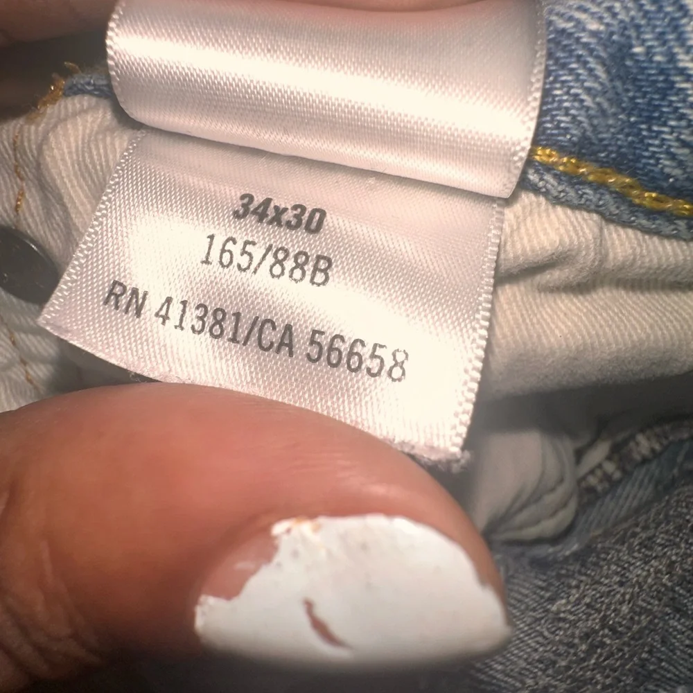 Men's Slim Fit Distressed Jeans - Picture 5 of 5